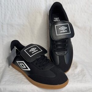 Umbro TX Indoor Soccer Shoes Everyday Sneakers Men's 12 Trainers Black white